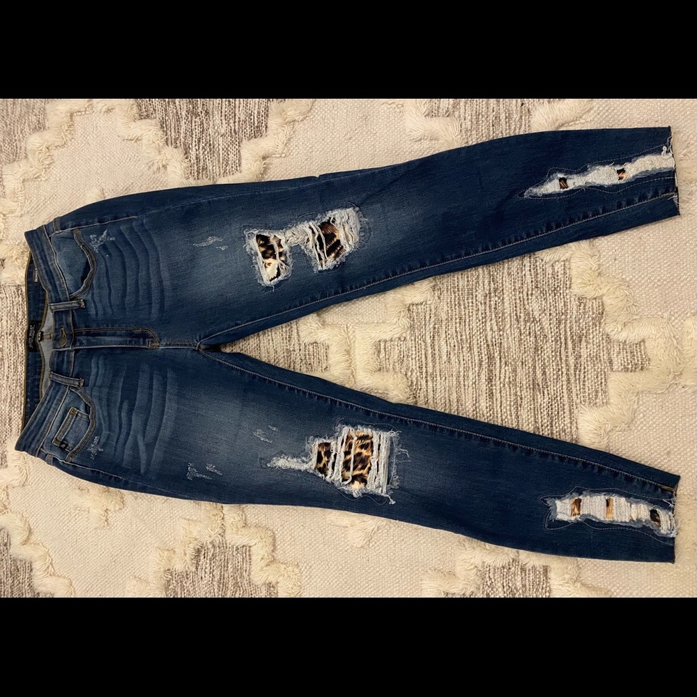 Judy Blue Jeans w/Leopard lined holes 9/29